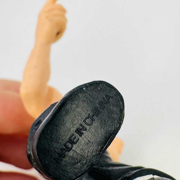 Bruce Lee Small Plastic Figure Big Head 3” - Picture 6 of 7